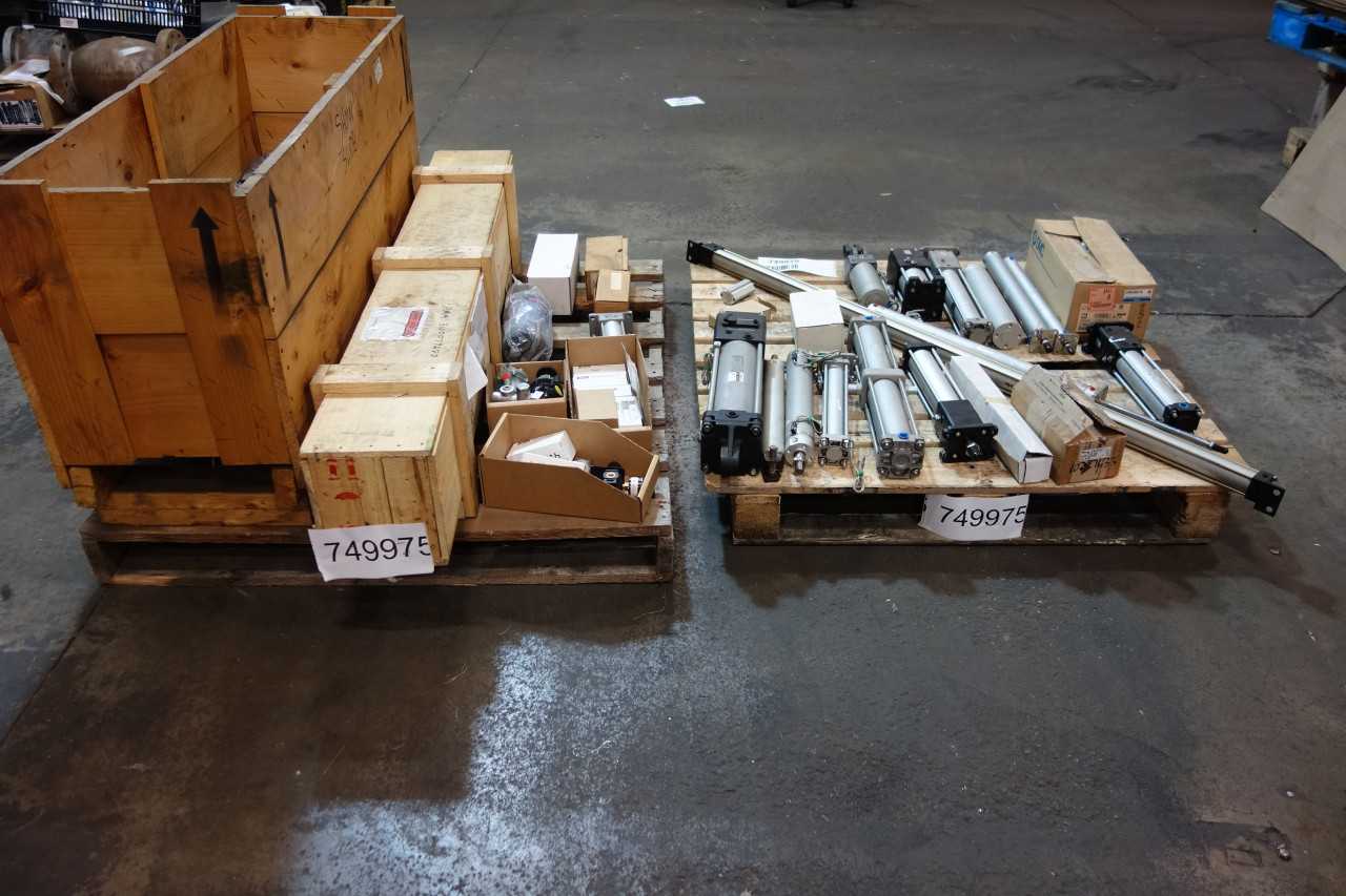 2 PALLETS OF ASSORTED PNEUMATIC VALVES, CYLINDERS, REGULATORS- SMC, PARKER, BELOIT - VALVES