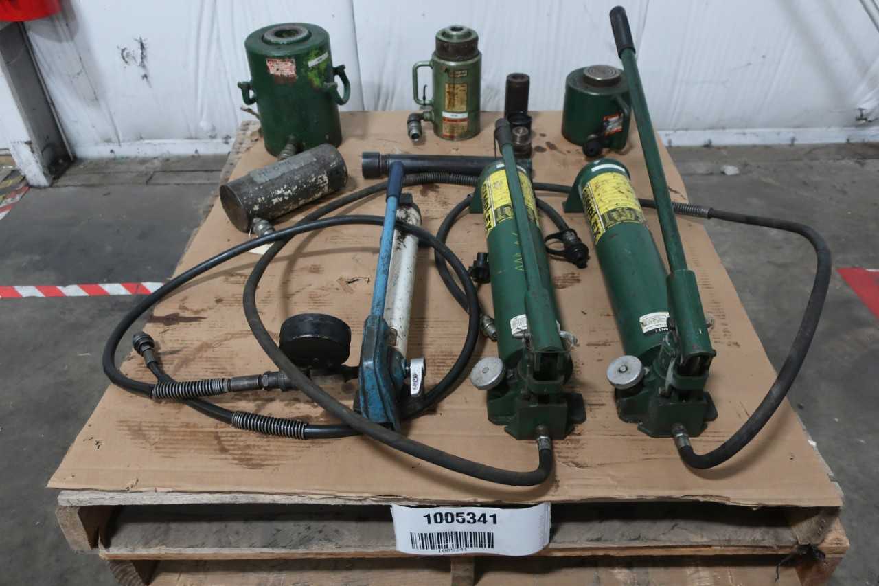 LOT OF ASSORTED SIMPLEX HYDRAULIC HAND PUMPS AND RAM CYLINDERS. - HAND TOOLS