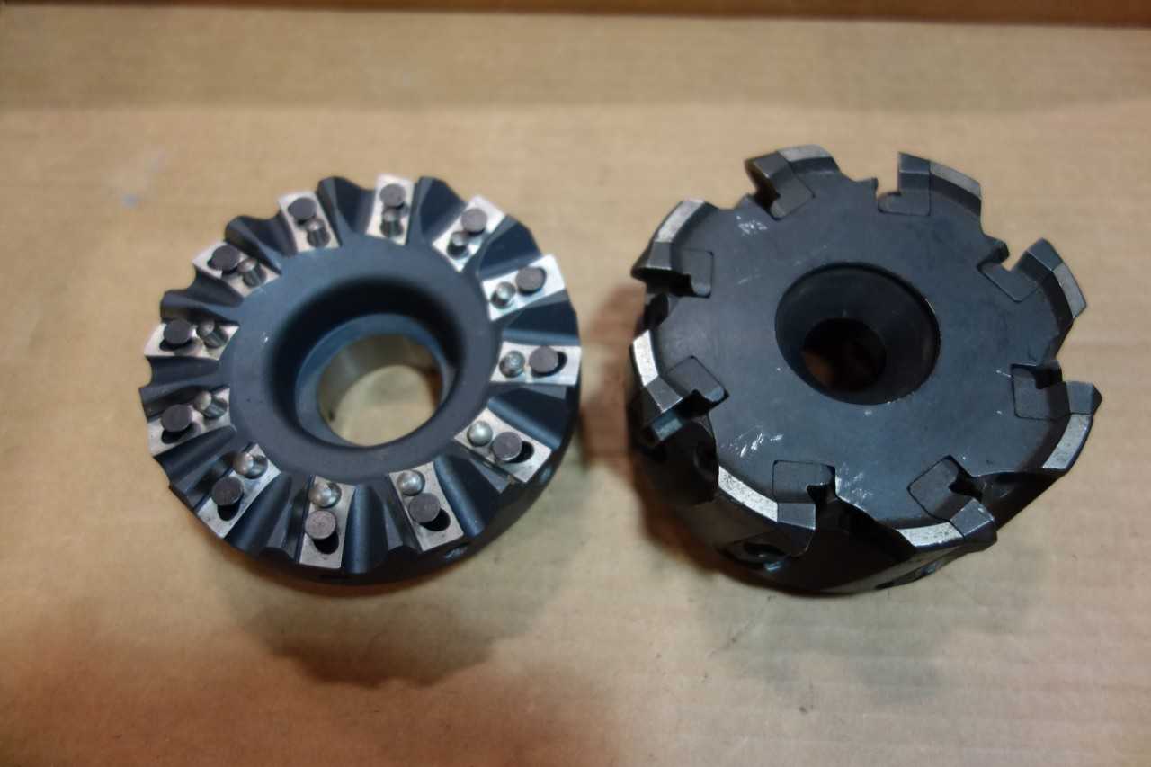 LOT OF ASSORTED SURFACE MILLS AND CUTTERS - KENNAMETAL - MACHINING ACCESSORIES & TOOLING