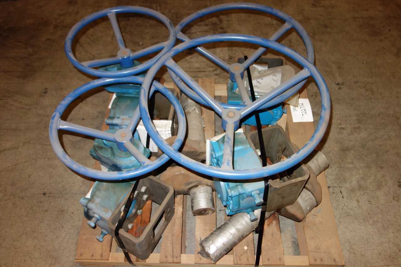 LOT OF 4 ASSORTED VALVE ACTUATORS AND PARTS - VALVES