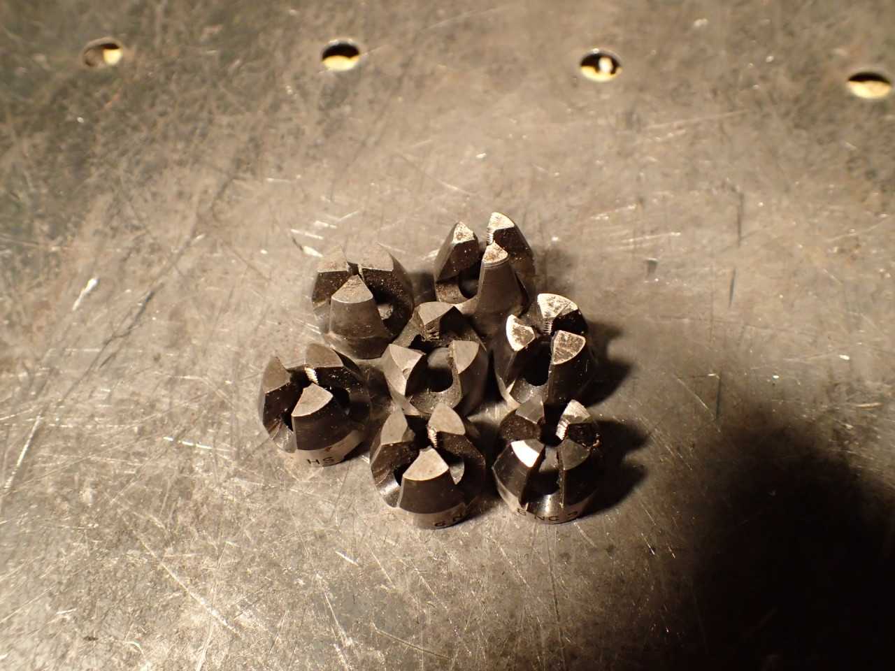 7 Pc Lot Acorn #1 Round Button Thread Dies: 1-72 3NC48 5NC40 6NC32 8NC32 10NS30 - MACHINING ACCESSORIES & TOOLING