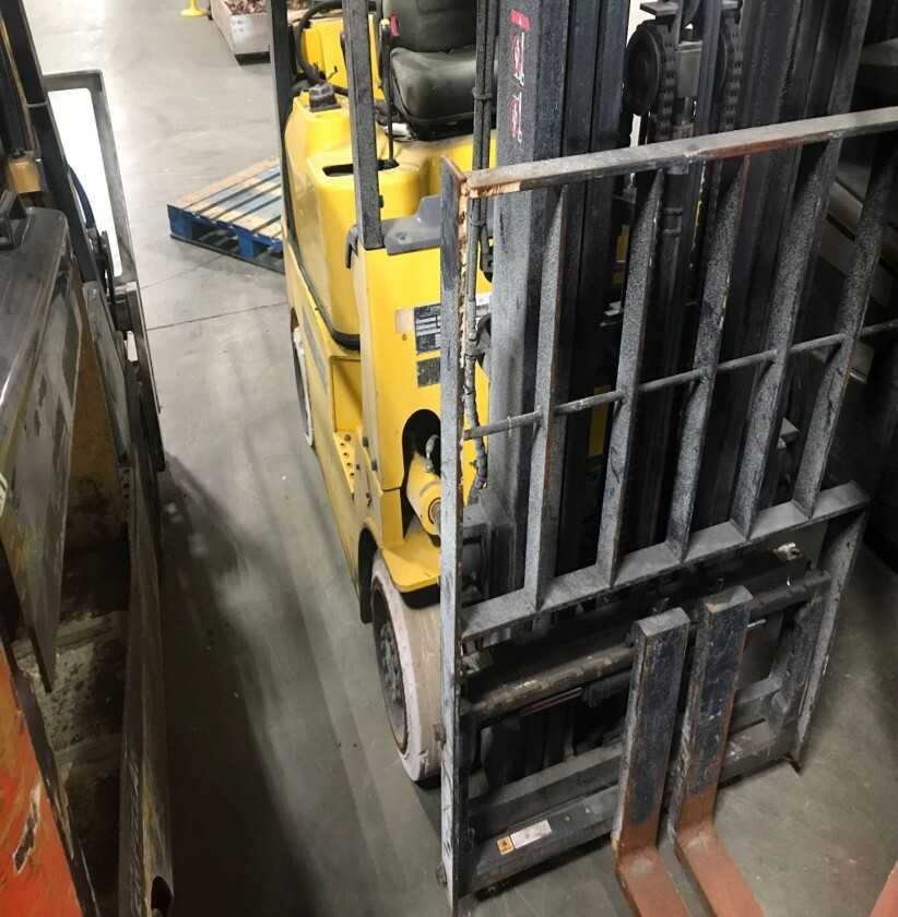 #61 / Hyundai Electric Lift - FORKLIFTS