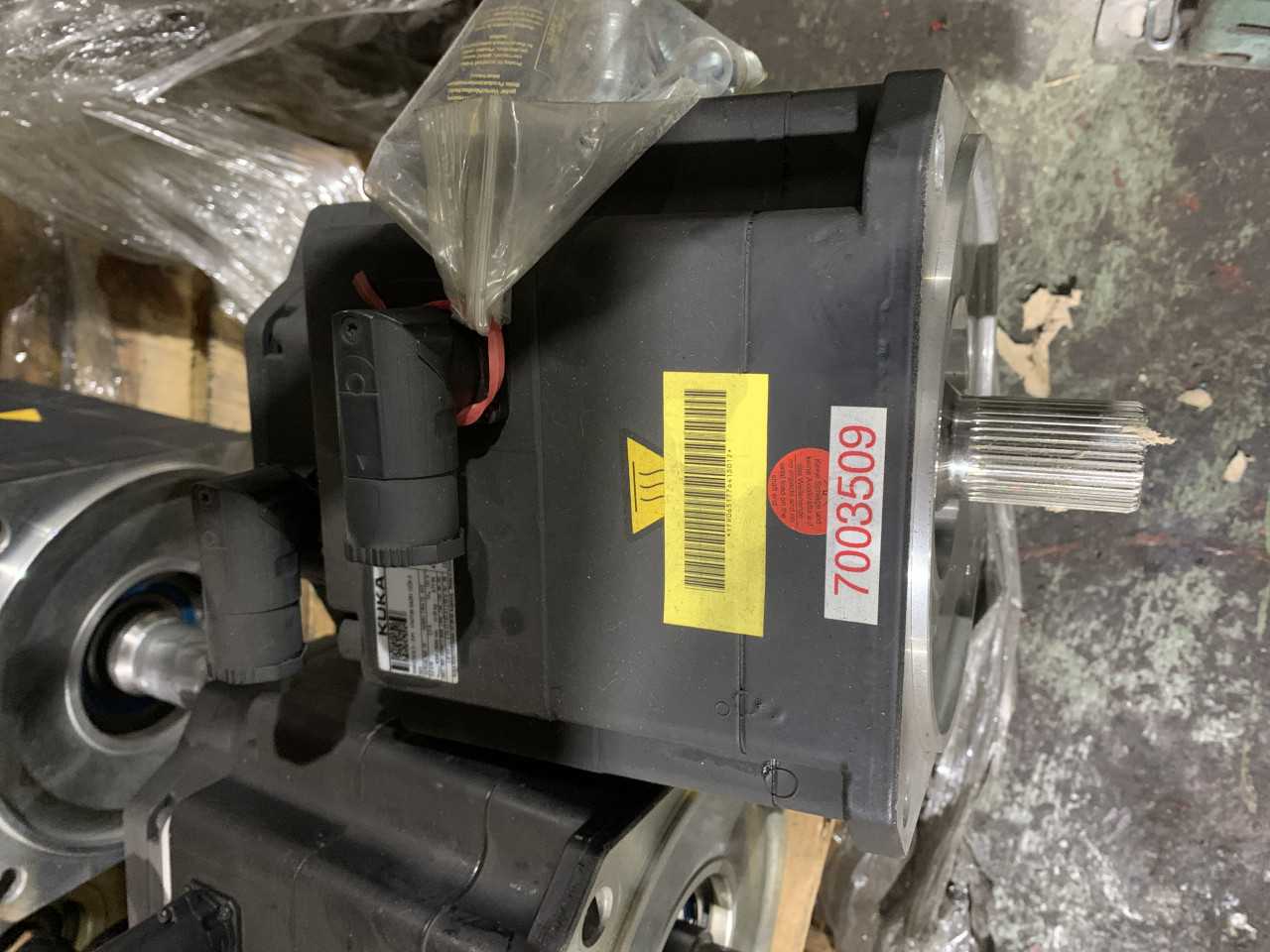 Lot of 1 KUKA 7003509 Servo motor - SERVO