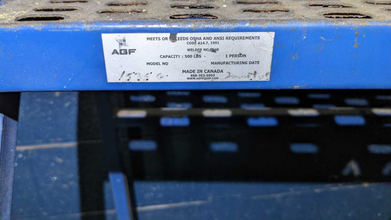 Lot of 2 Step ladders 5' and 6' - MATERIAL HANDLING