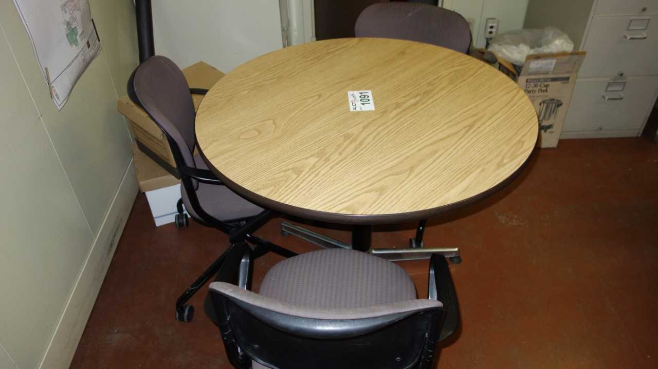 LOT OF FURNITURE, 1X TABLE, 3X CHAIR - PLANT & FACILITY