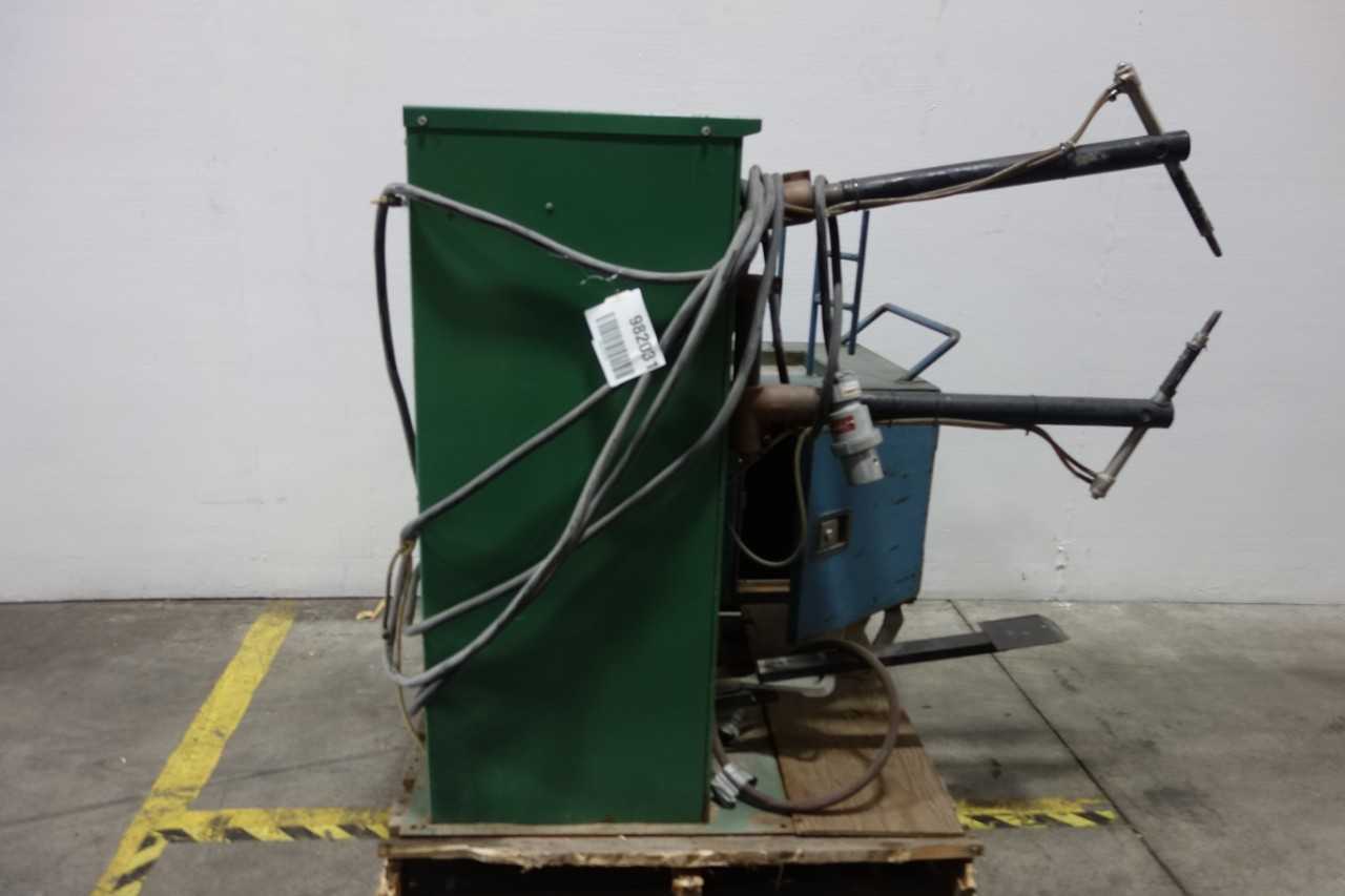 WESTERN ARCTRONICS SPOT WELDER WITH ACCESSORIES - WELDING EQUIPMENT