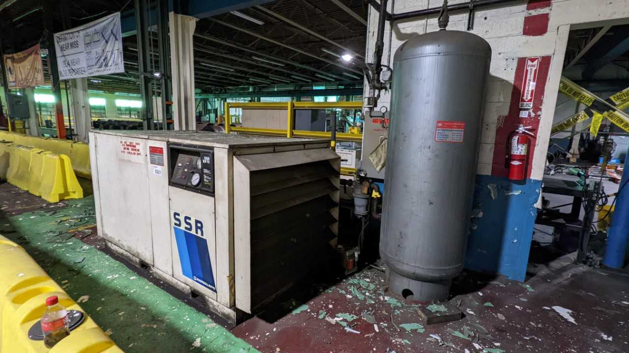 Ingorsoll Rand air cooled rotary screw Air compressor SSR Xf75. - AIR COMPRESSORS