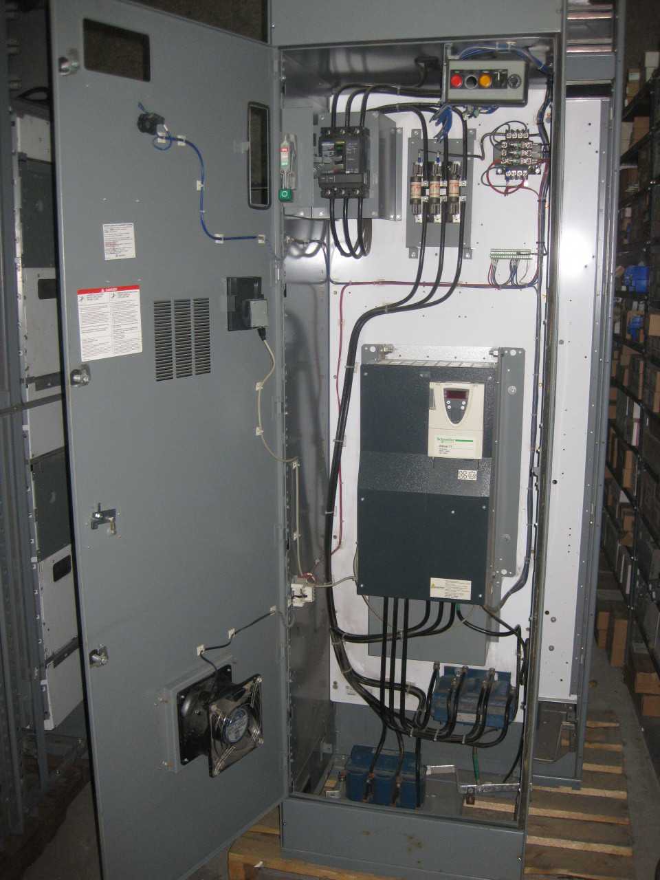 SQD Model 6 Intelligent MCC 1200A PANEL 60HP 125A BREAKER  QTY 1 - SWITCHGEAR