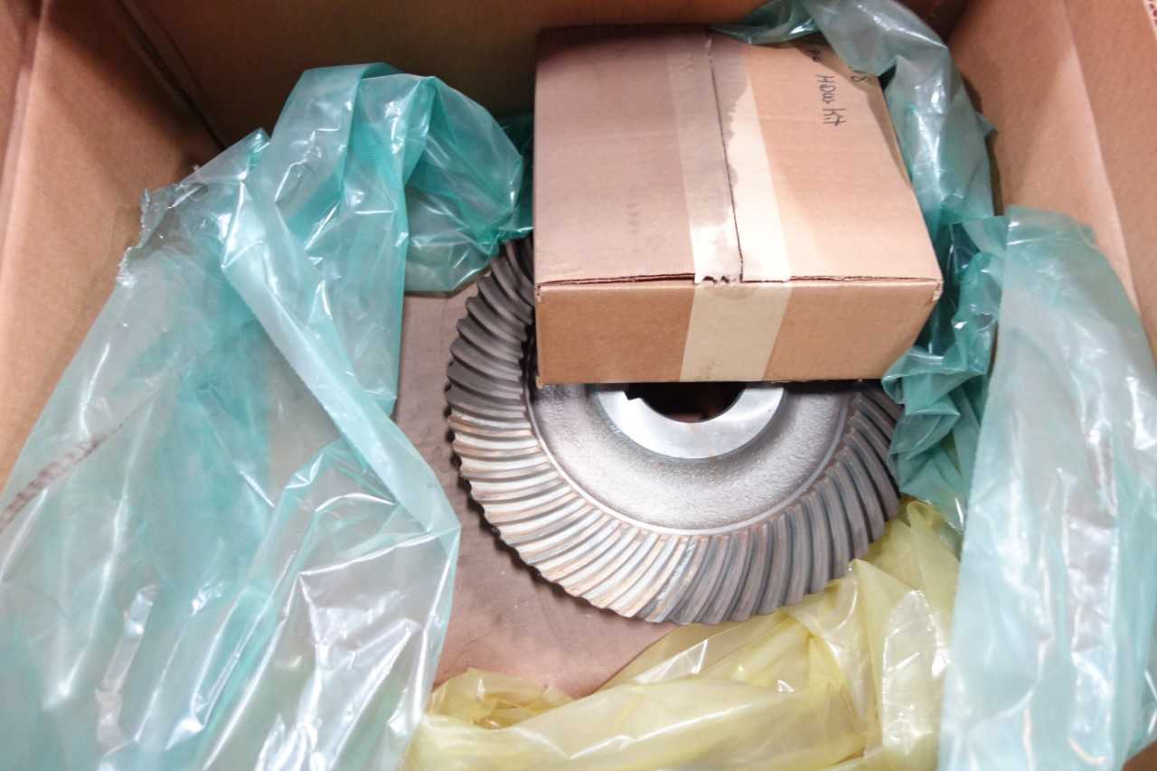 LOT OF ASSORTED POWER TRANSMISSION - POWER TRANSMISSION