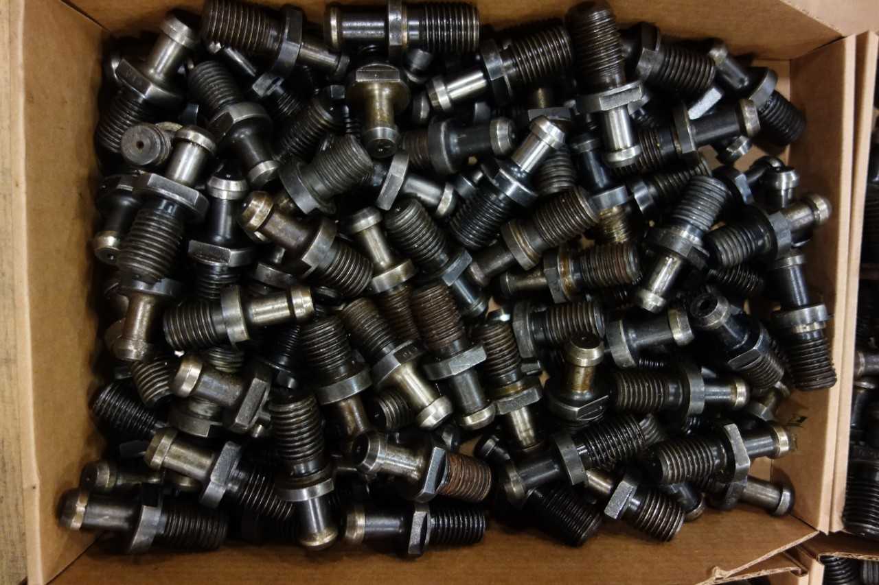 LOT OF ASSORTED PULL STUDS - TOOL HOLDERS