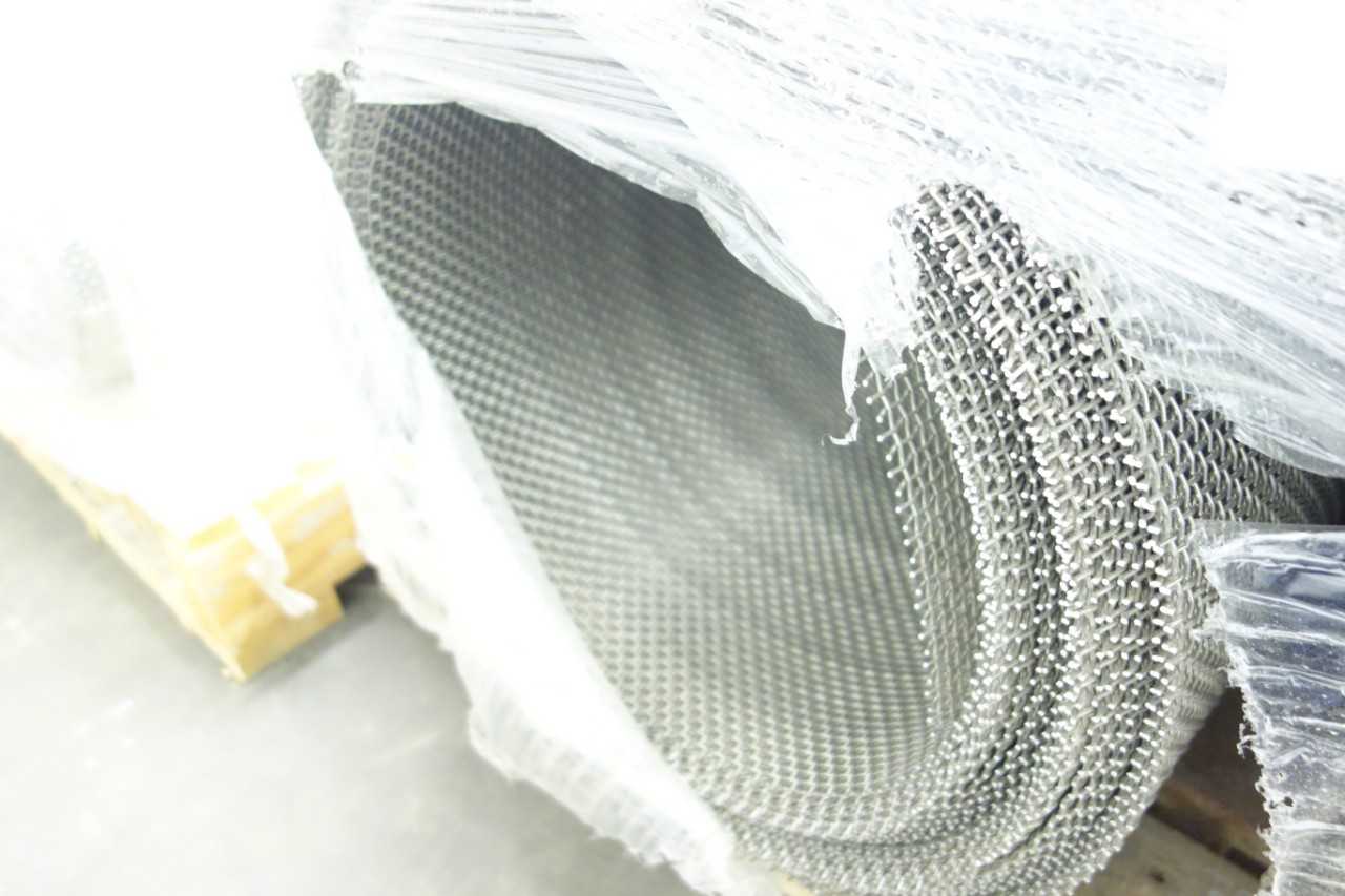 6 ROLLS OF STAINLESS STEEL MESH SCREEN - MATERIAL HANDLING