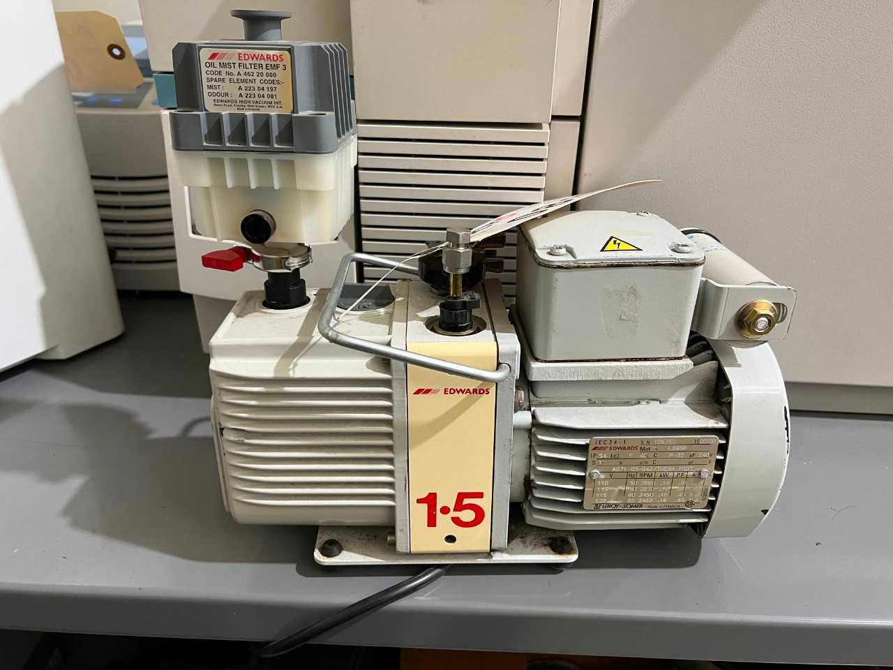 EDWARDS E2M1.5 VACUUM PUMP - VACUUM PUMP