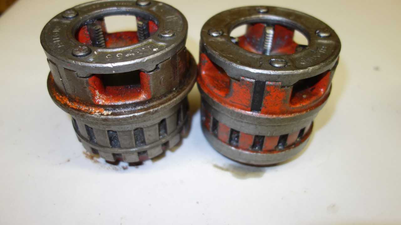 LOT OF 2 RIDGID 1-1/4 IN DIE HEADS - ELECTRIC POWER TOOLS