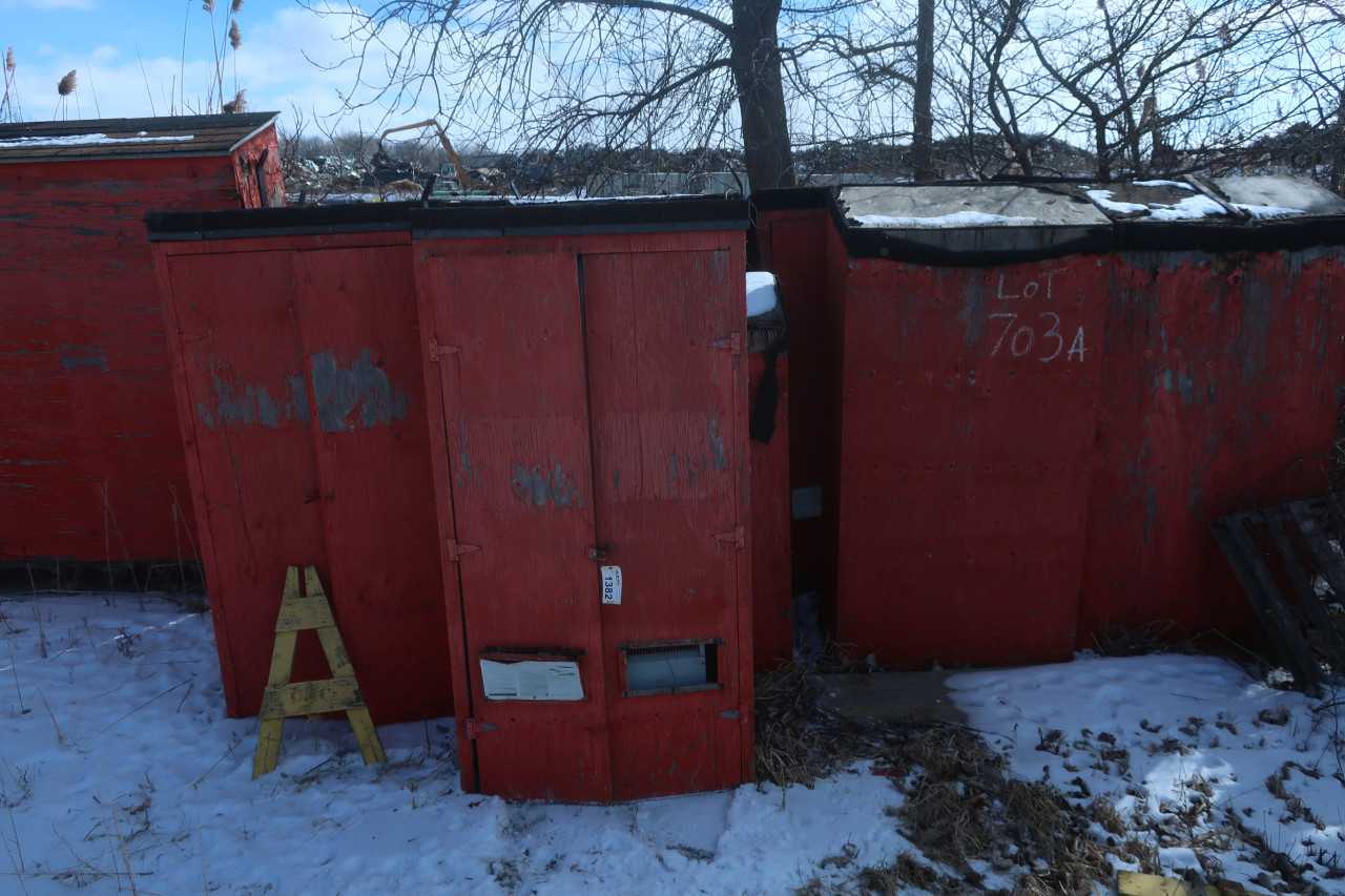 LOT OF 11 ASSORTED PORTABLE POWER DOG HOUSES - ELECTRICAL COMPONENTS