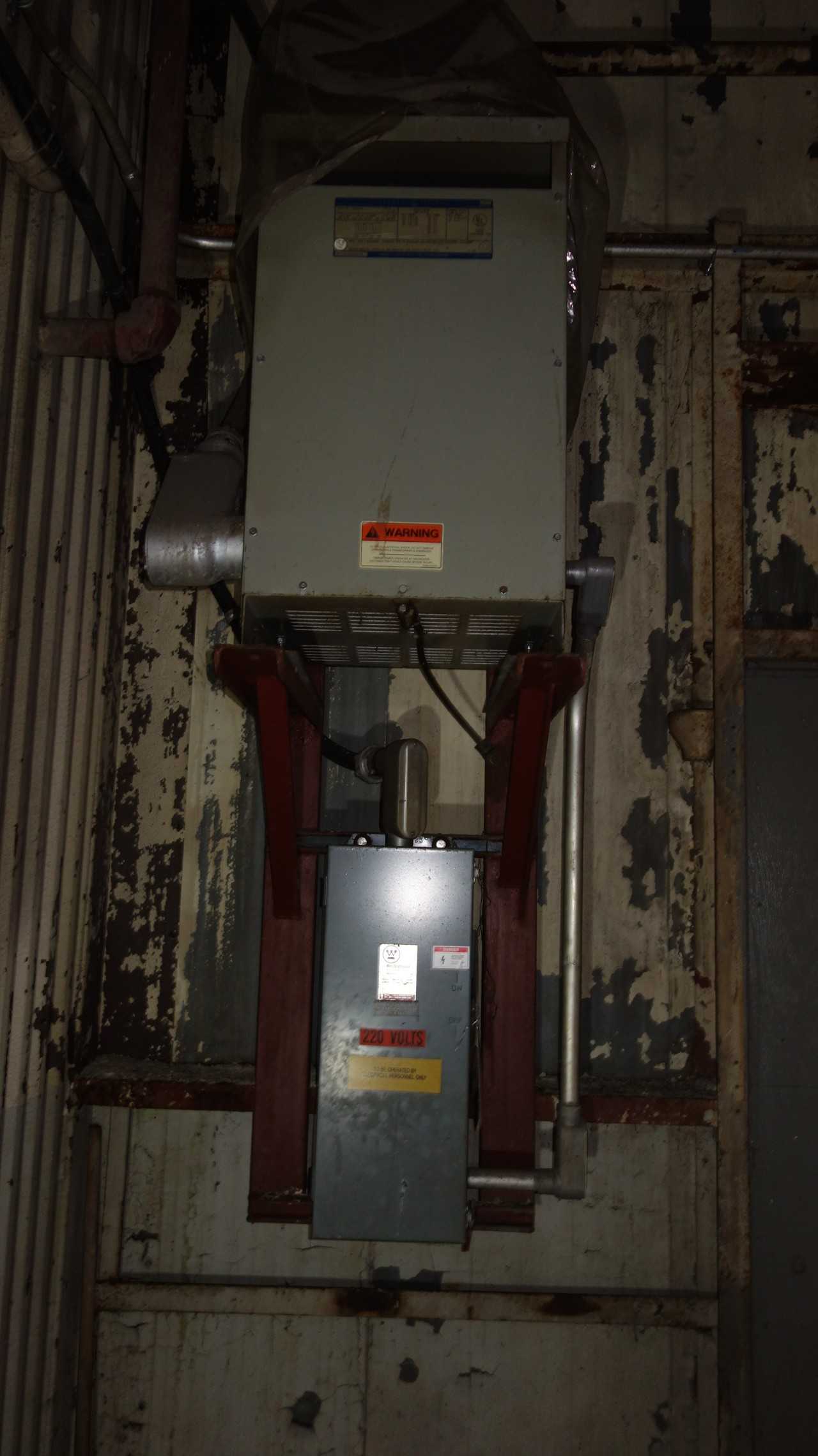 LOT OF 3 - GE 37.5 KVA TRANSFORMER & 2 WESTINGHOUSE DISCONNECTS - CONTROL TRANSFORMERS
