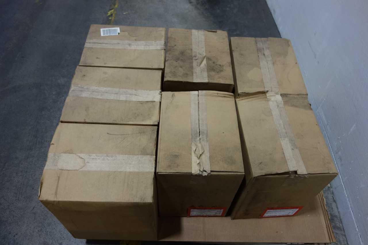 LOT OF 7 ASSORTED CROUSE HINDS LIGHT FIXTURES - LIGHTING