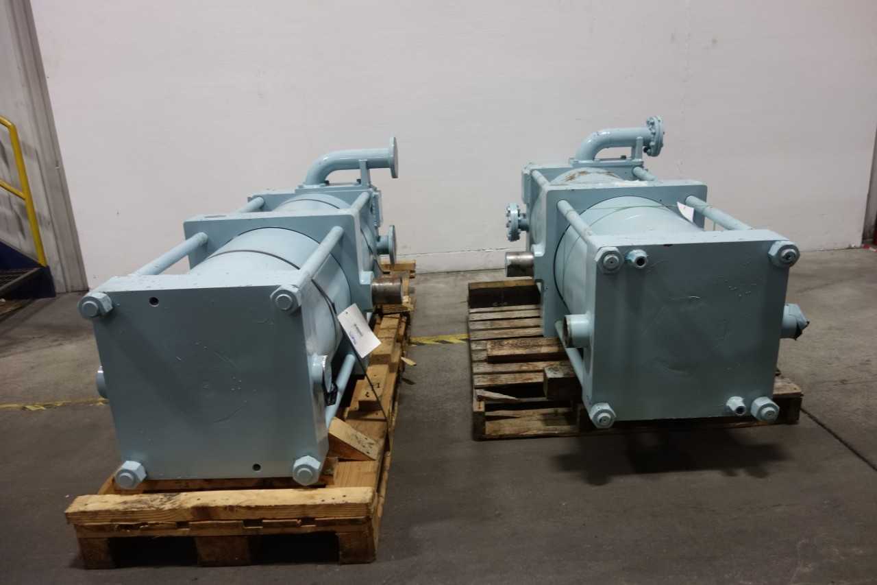 LOT OF 2 HYDRAULIC CYLINDERS - HYDRAULIC CYLINDERS