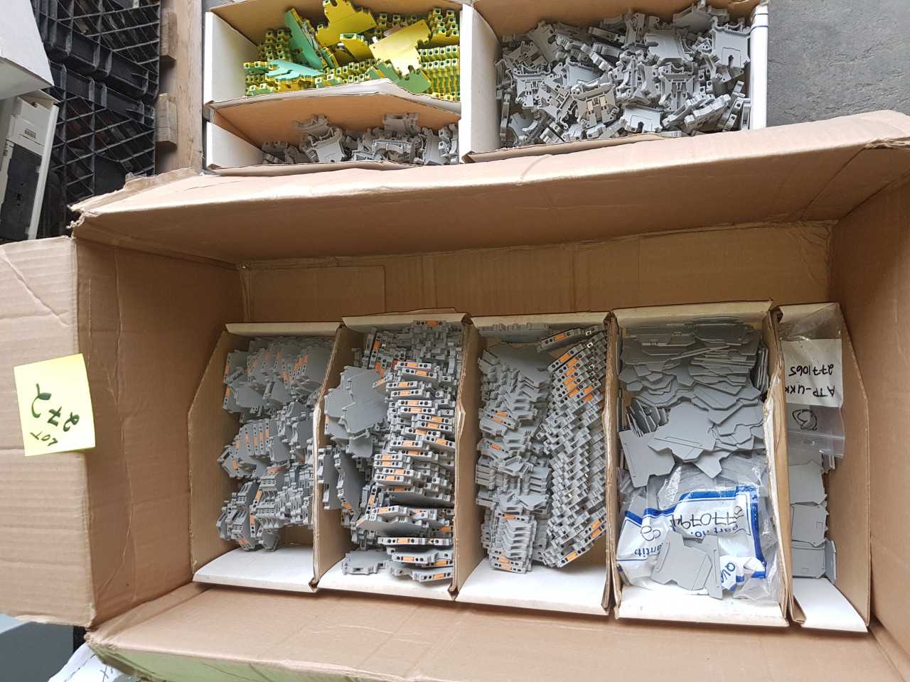 PHEONIX CONTACTS MIXED LOT OF TERMINAL BLOCKS - ELECTRICAL COMPONENTS