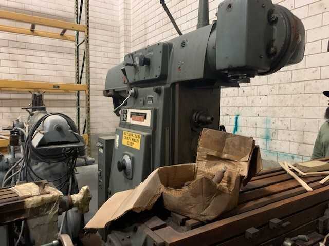 Kearney & Trecker Milwaukee 415 S-15 Vertical Milling Machine - VERTICAL MILLING MACHINES
