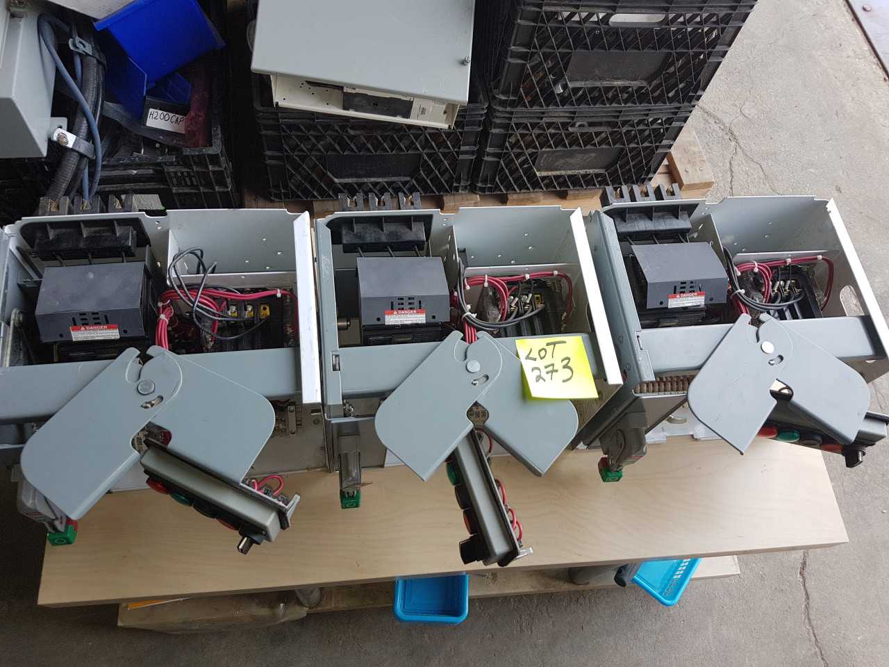 SQD MODEL 6 MCC BUCKETS SIZE 1 STR 30A BREAKERS QTY 3 - MOTOR CONTROL CENTERS