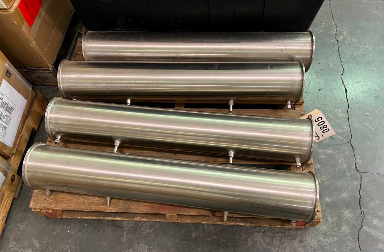 4X STAINLESS STEEL COLUMNS 6" X 3' - FOOD & BEVERAGE