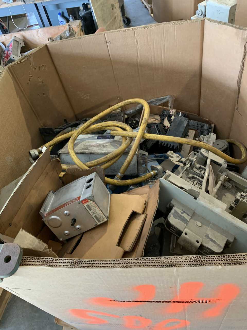 CRATE OF MISC. ELECTRICAL AUTOMATION EQUIPMENT ETC. - ELECTRICAL COMPONENTS
