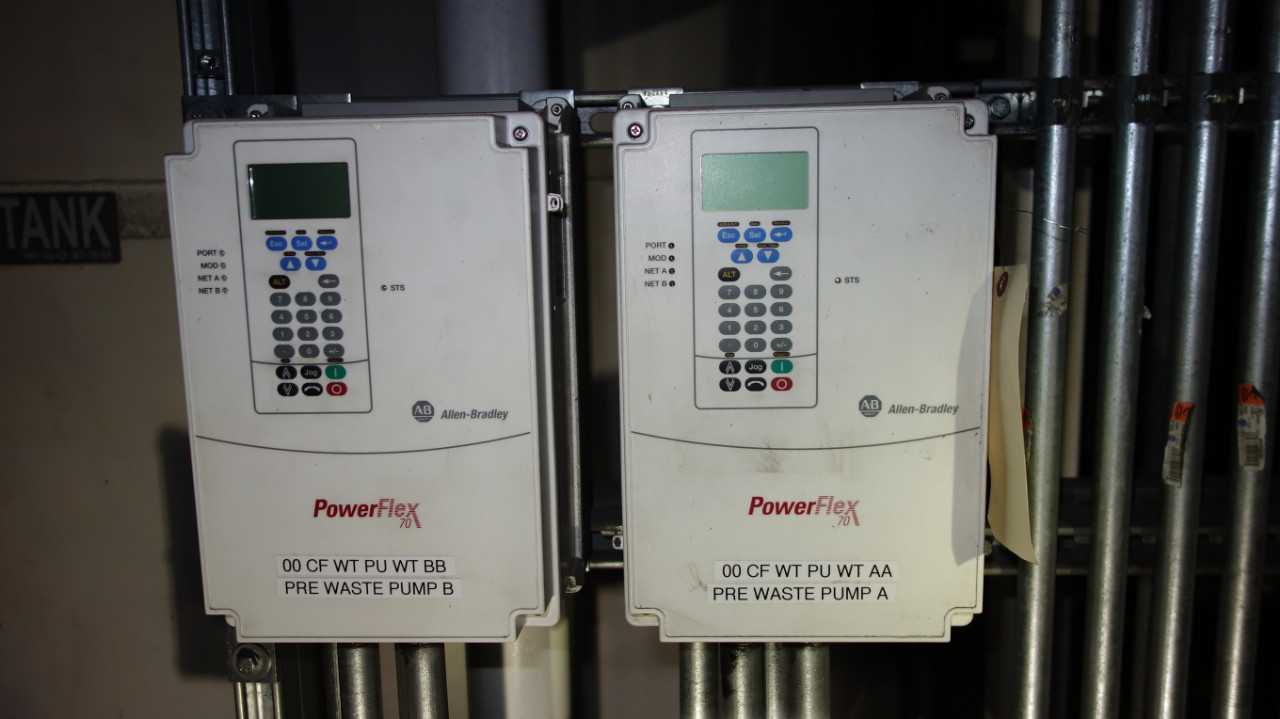 LOT OF 2 ALLEN BRADLEY POWERFLEX 70 7.5HP AC DRIVES - MOTOR DRIVES
