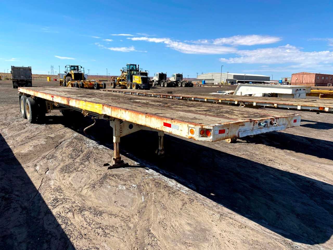 Fruehauf 40FT Flatbed Trailer - TRAILERS