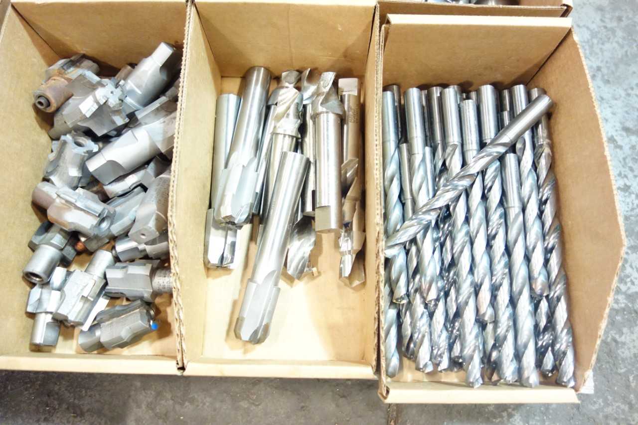 1 PALLET ASSORTED GRINDER WHEELS, SAND BELTS, CHUCKS, DRILL BITS, BORE SLIDES- SANDVIK, KENNAMETAL, NORTON - GRINDING MACHINES