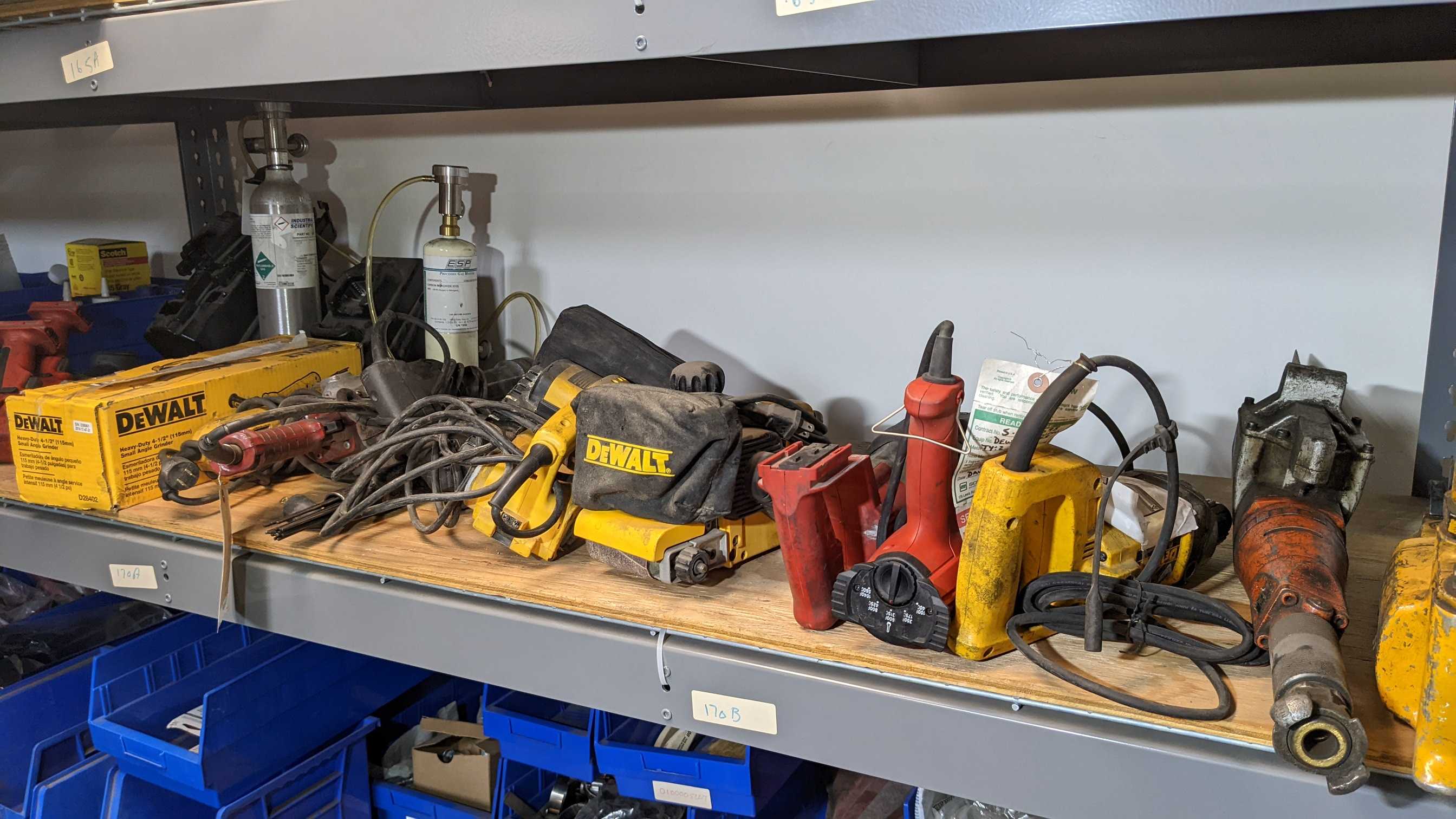 LOT OF PNEUMATIC AND ELECTRIC TOOLS - ELECTRIC POWER TOOLS LOT OF PNEUMATIC AND ELECTRIC TOOLS - ELECTRIC POWER TOOLS