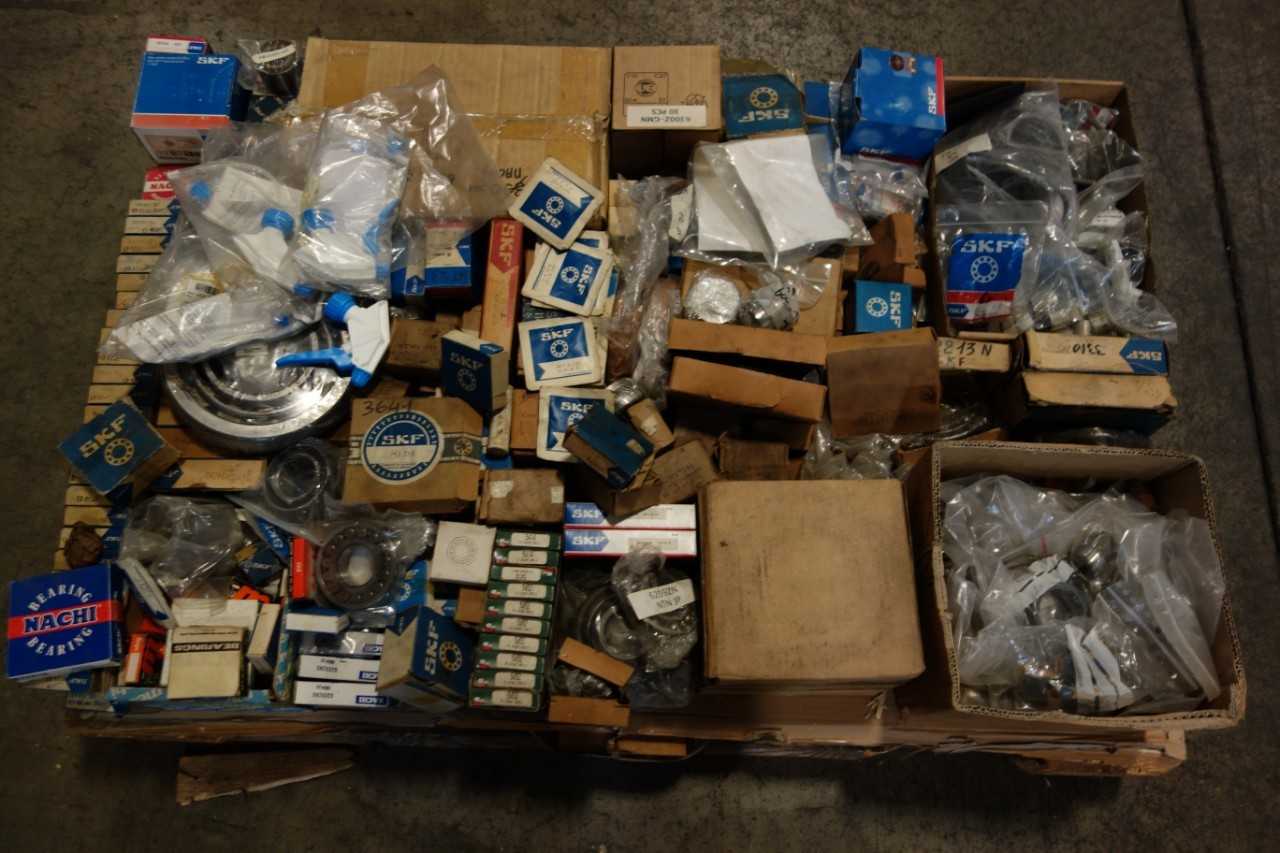 LOT OF ASSORTED ROLLER BEARINGS- SKF, CR, NACHI - BEARINGS