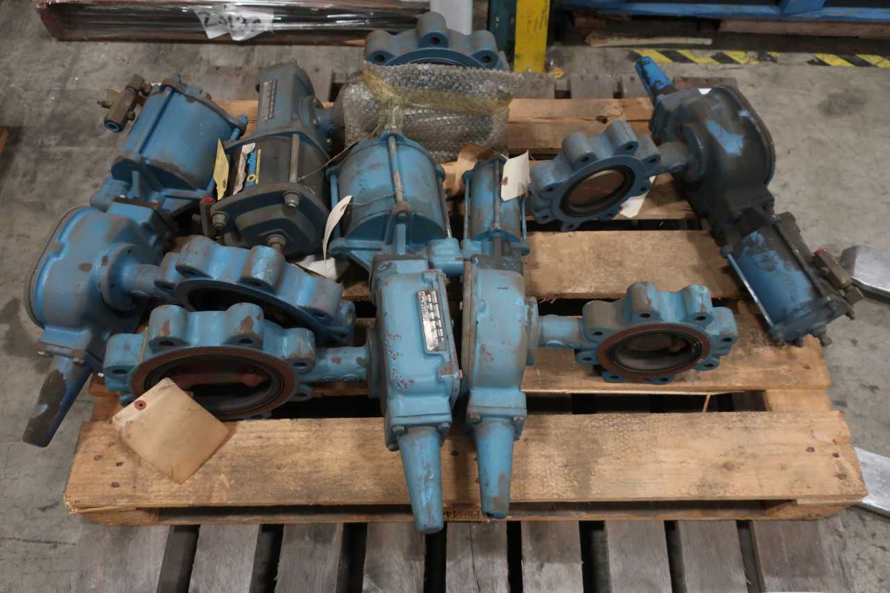 LOT OF 5 DEZURIK BUTTERFLY VALVES FLANGED - BUTTERFLY VALVE