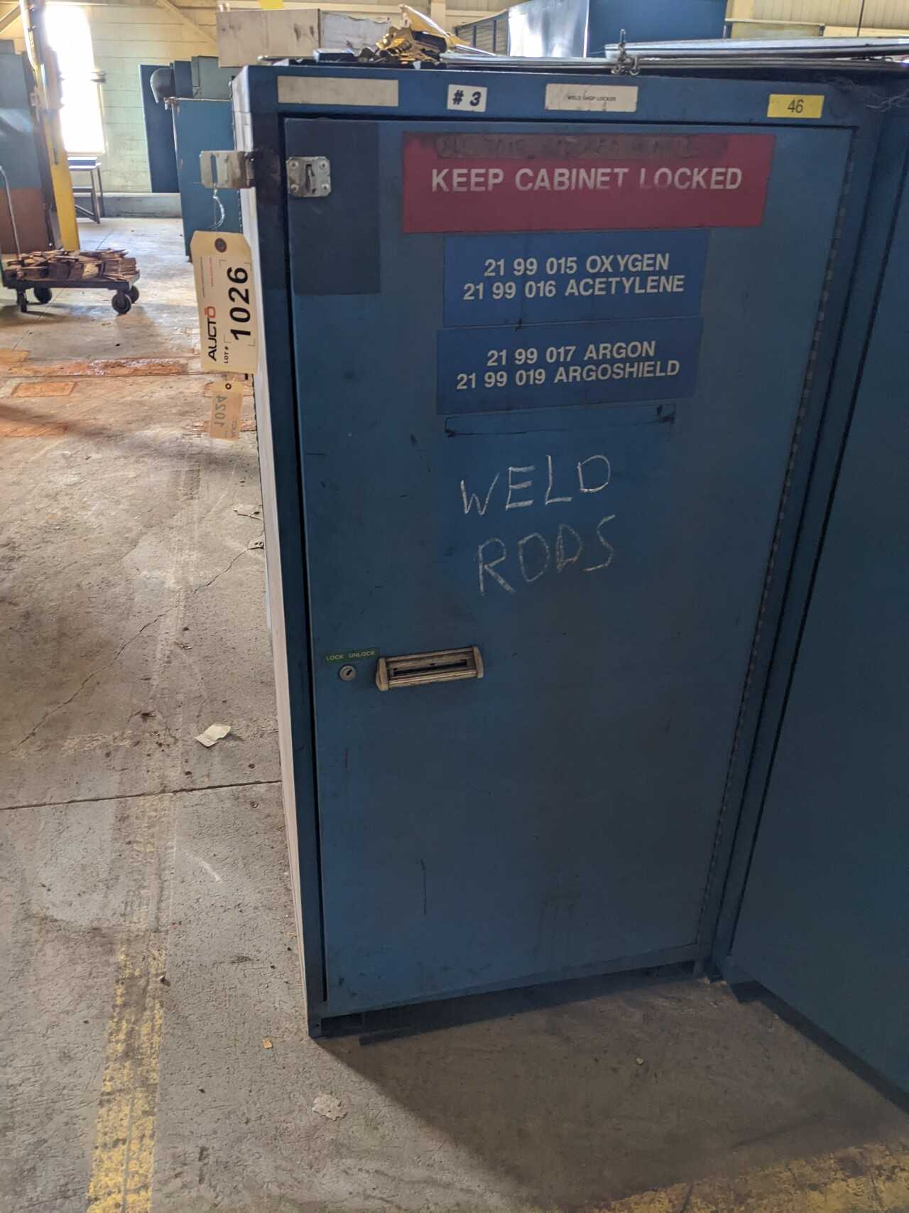 1 DOOR TOOL CABINET WITH CONTENTS, ASSORTED WELDING EQUIPMENT, ELECTRODES, WELDING RODS - WELDING EQUIPMENT