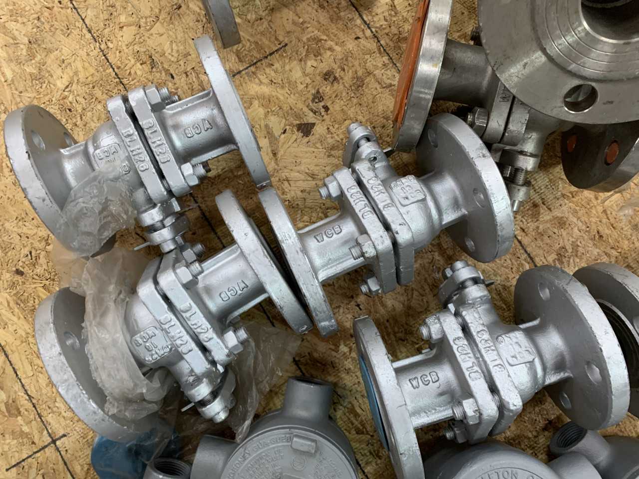 PALLET OF NEW STEEL VALVES, FLANGES AND CONDUIT BOXES - VALVES