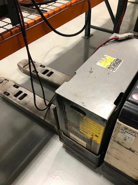 2000 Crown PE3540-60 double rider pallet jack, Appleton, WI - MANUAL PALLET JACKS