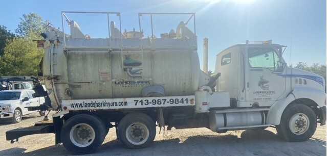 1997 Ford Aero Max AT9513 - 70bbl vacuum truck - HYDRO EXCAVATOR TRUCKS