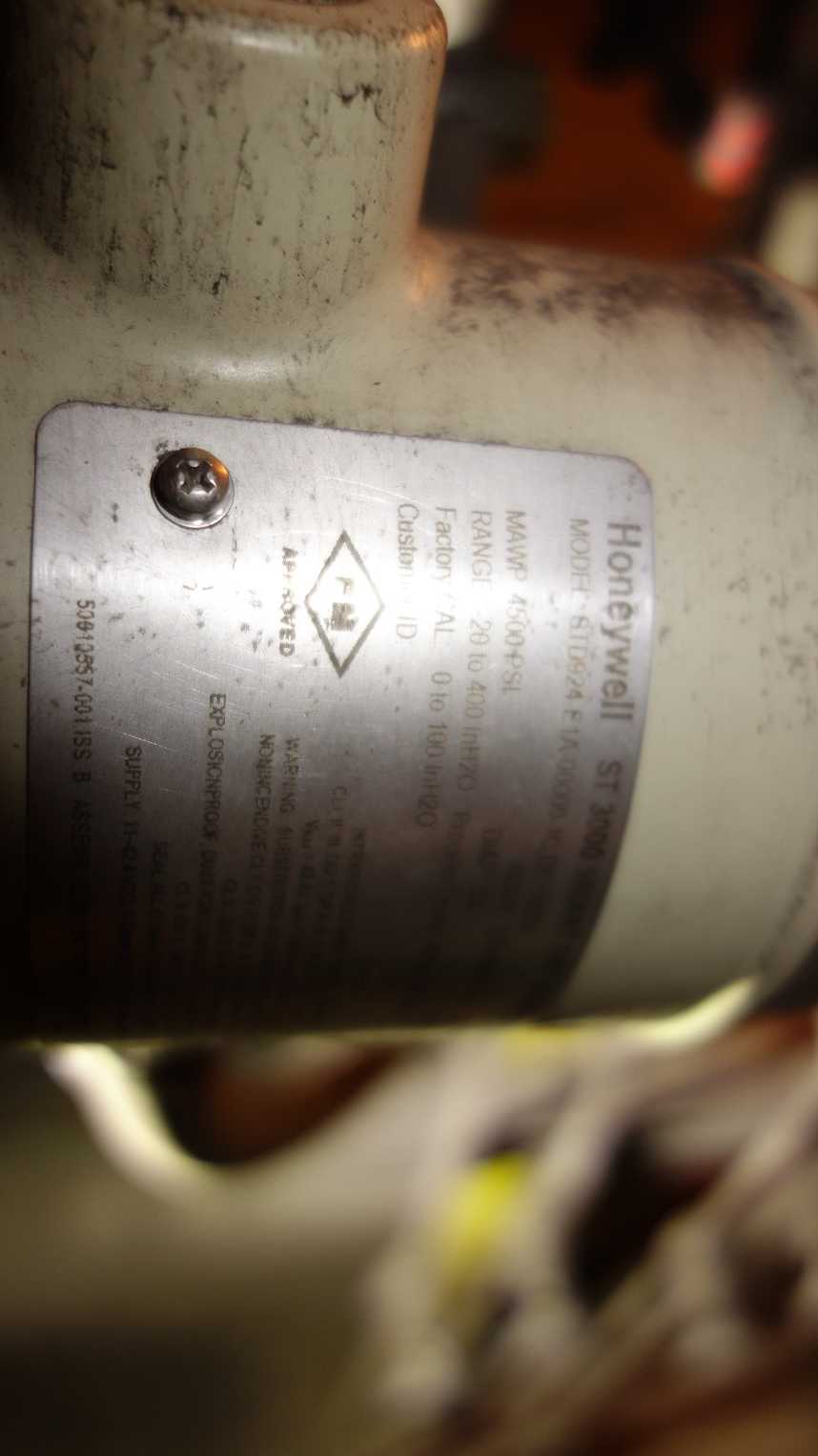 LOT OF 2 ASSORTED HONEYWELL ST3000 PRESSURE TRANSMITTER - INSTRUMENTATION