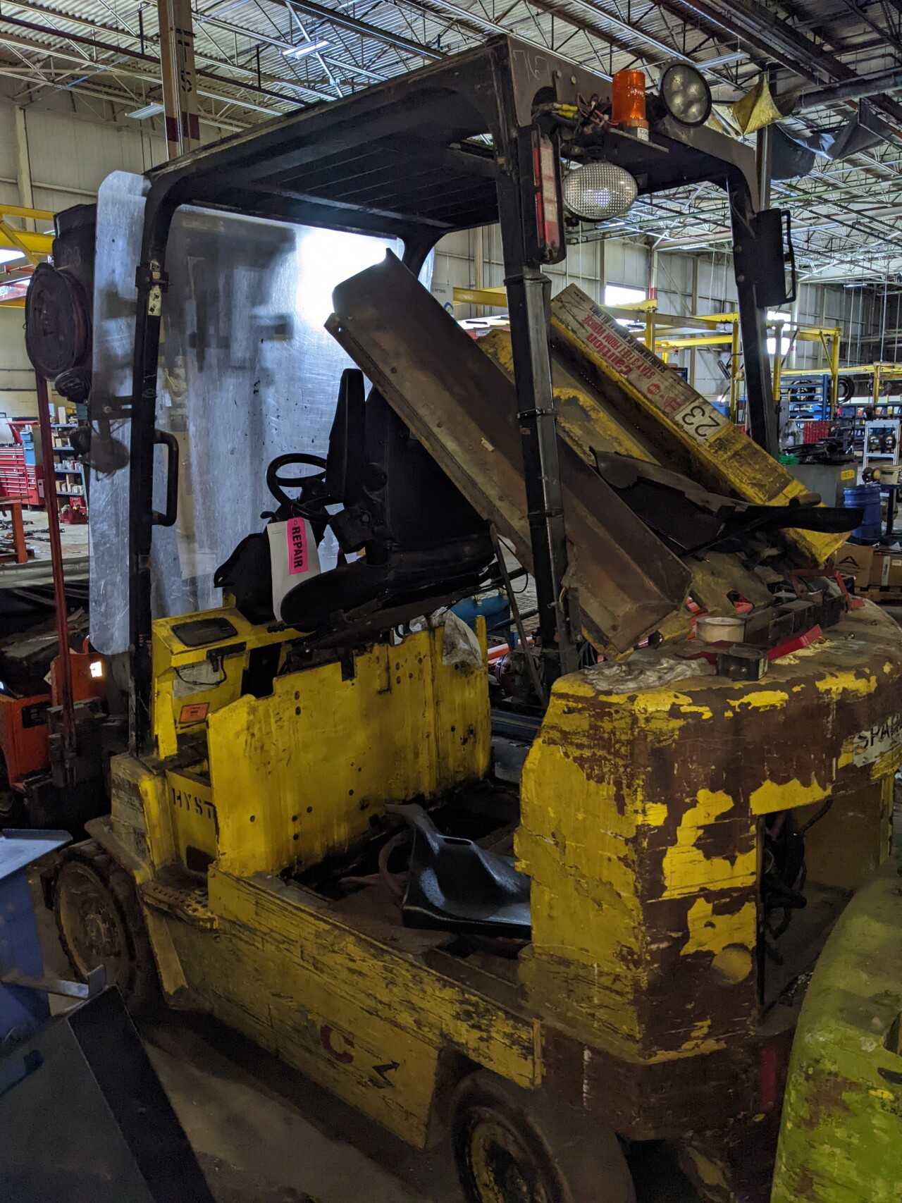 HYSTER E100ZS 10,000-LB. CAPACITY, ELECTRIC FORKLIFT - FORKLIFTS