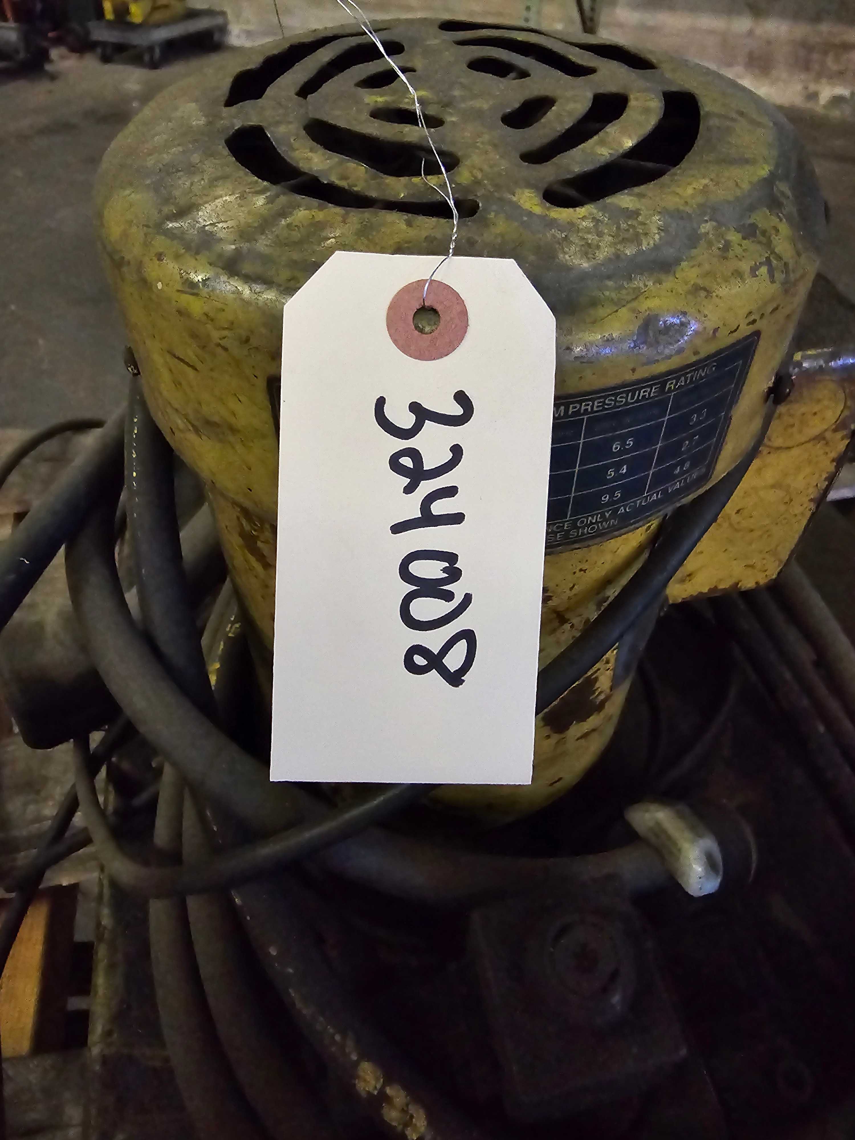 LOT OF HYDRAULIC PUMP UNITS AND HYDRAULIC CUTTER - HYDRAULIC PUMP