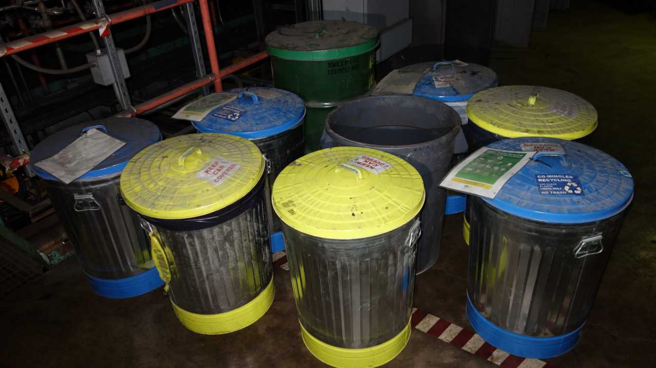 LOT OF 9 GARBAGE CANS - WASTE BINS