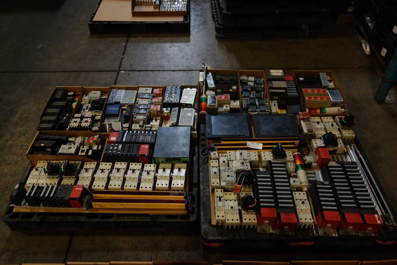 2 PALLETS OF ASSORTED ELECTRICAL CONTROLS - ELECTRICAL COMPONENTS