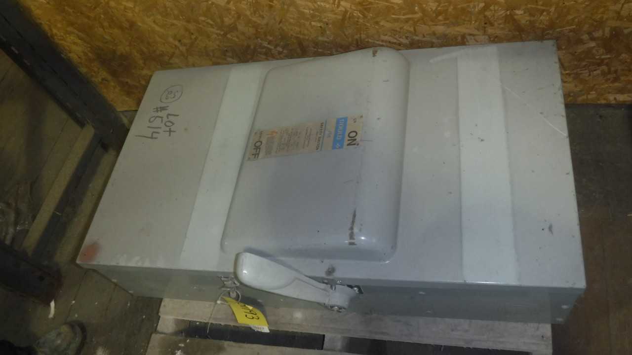 400 Amp ITE Enclosed Switch - DISCONNECT SWITCHES