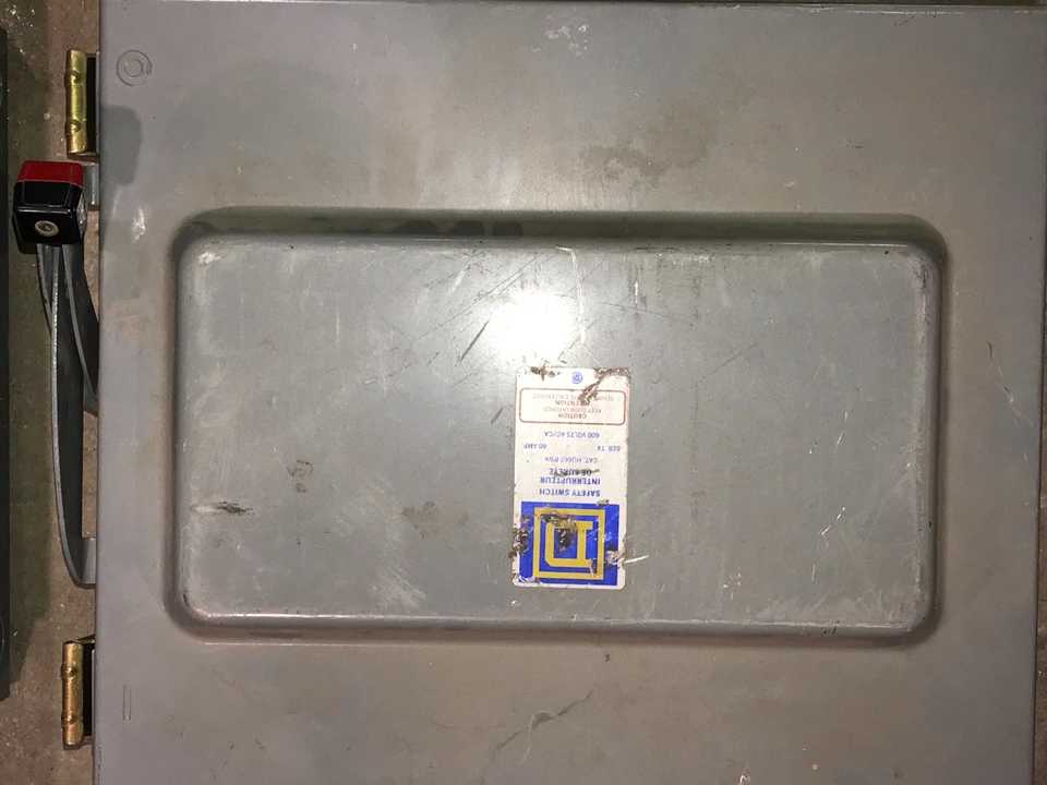 SQUARE D SAFETY SWITCHES (QTY 3) - SAFETY SWITCH