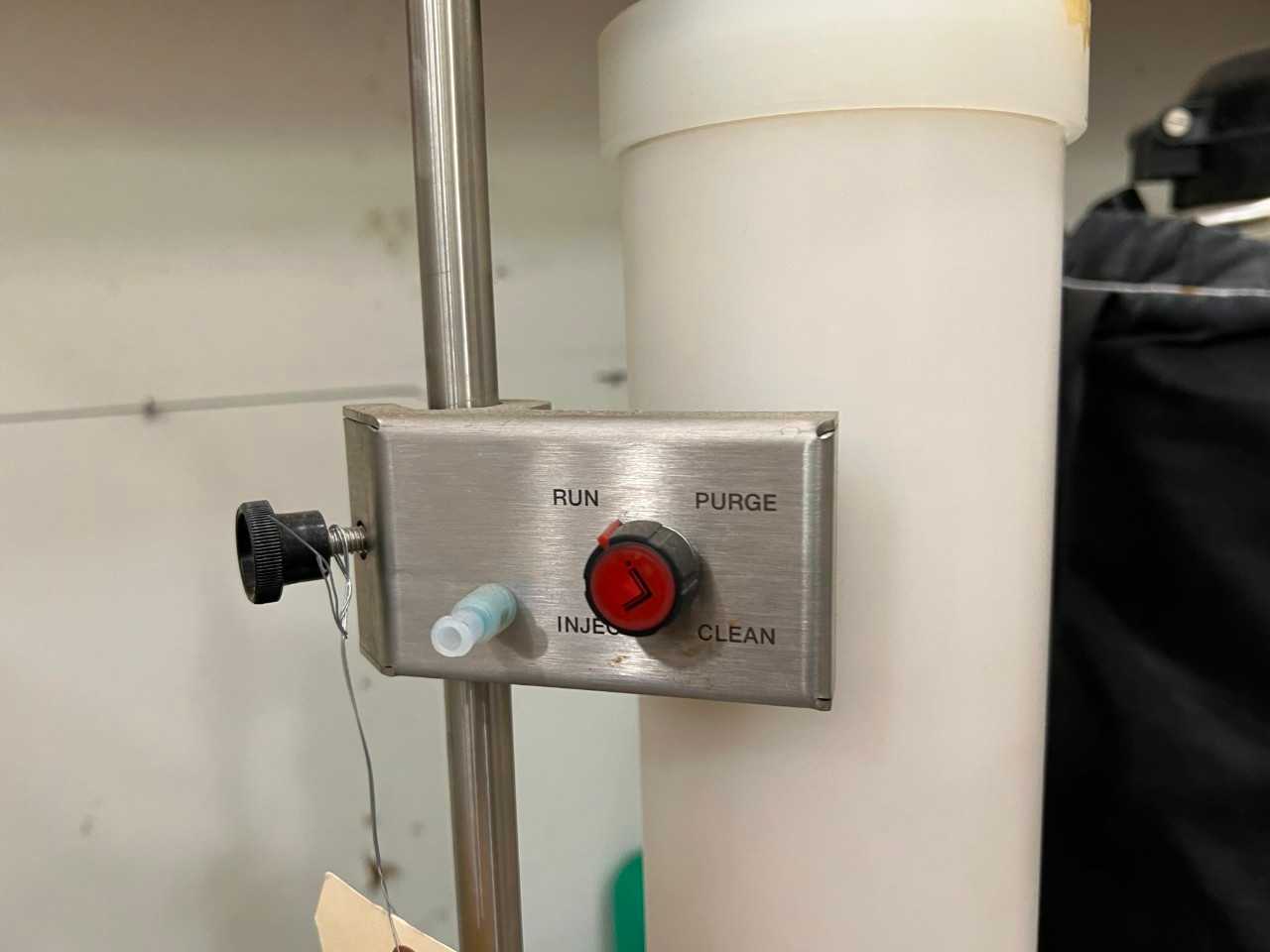 BUCHI FLASHPURE C18 CHROMATOGRAPHY CARTRIDGE AND STAND - LAB & SCIENTIFIC