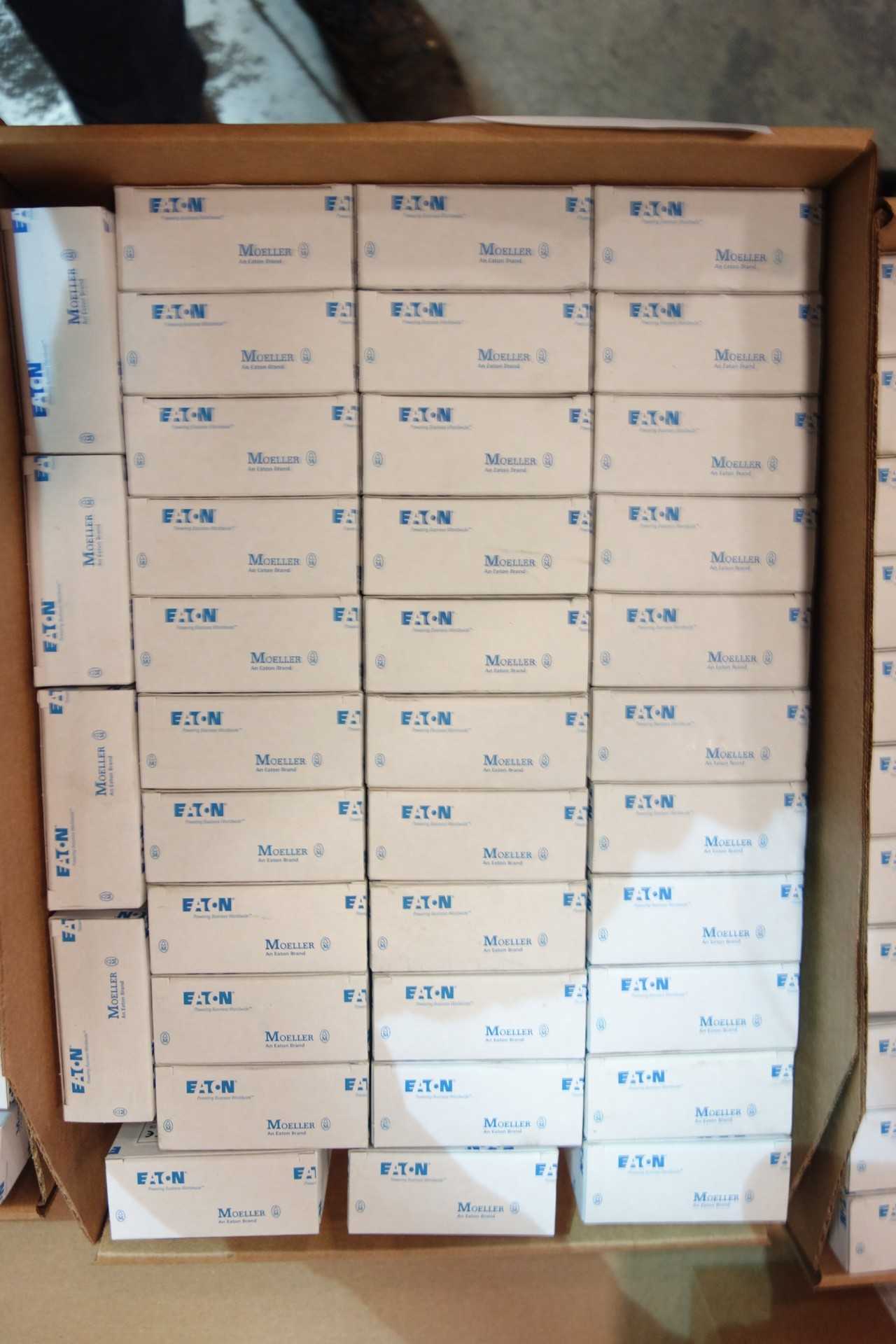 LOT OF EATON MOELLER CIRCUIT BREAKERS 2 POLE 20 AMP 10KA DC\ RATED PLS6-C20/2DC - CIRCUIT BREAKERS