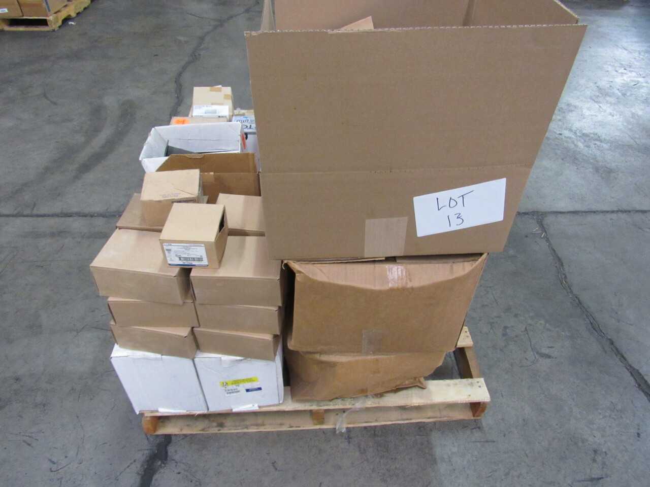 Pallet of 842x Assorted Lights, LEDs, Electrical Conduit/Fittings, Electric Fans, Switches & More - ELECTRICAL COMPONENTS