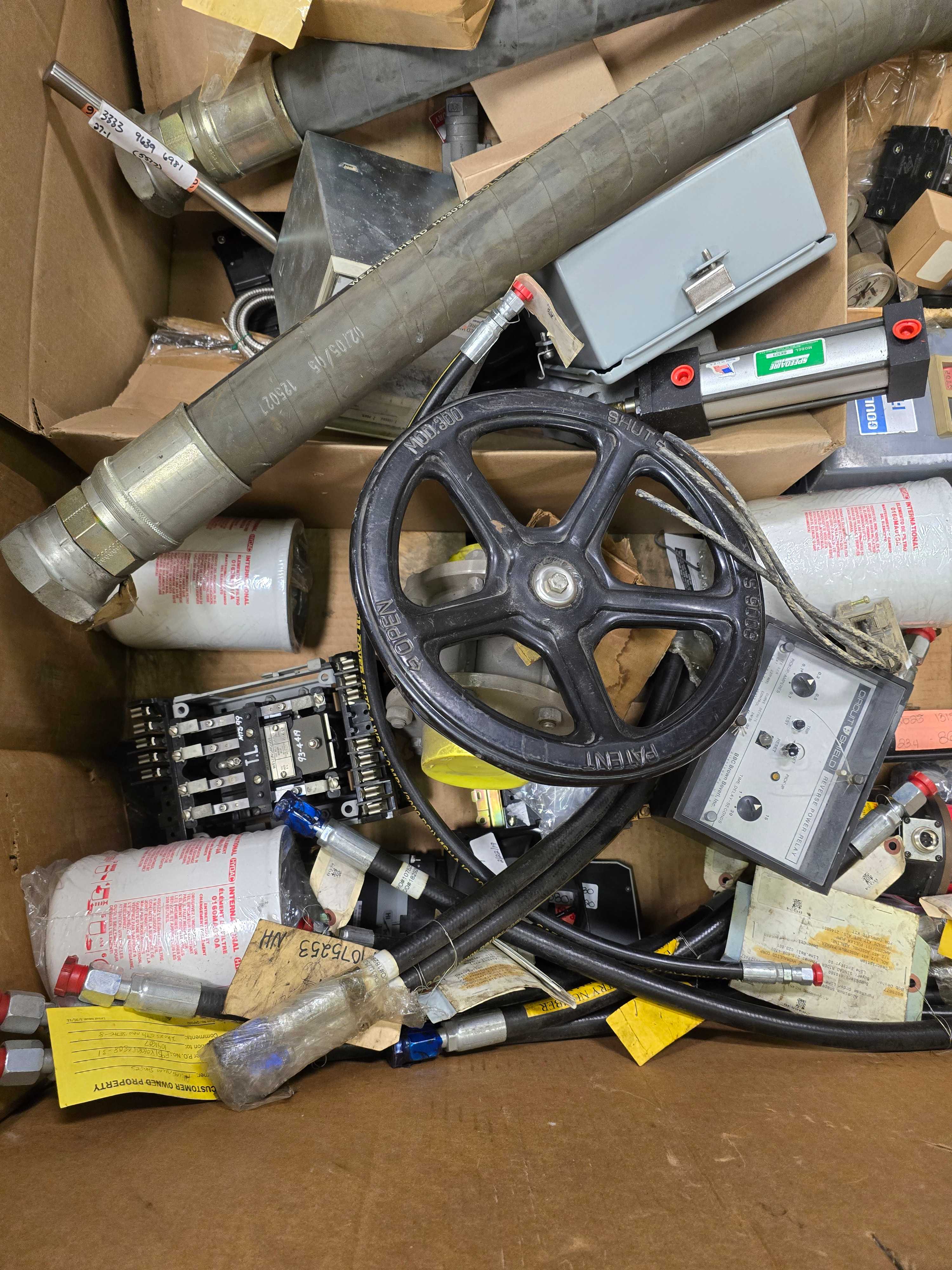 LOT OF INDUSTRIAL PARTS - HOSES - VALVES - FILTERS - CYLINDERS - INDUSTRIAL PARTS