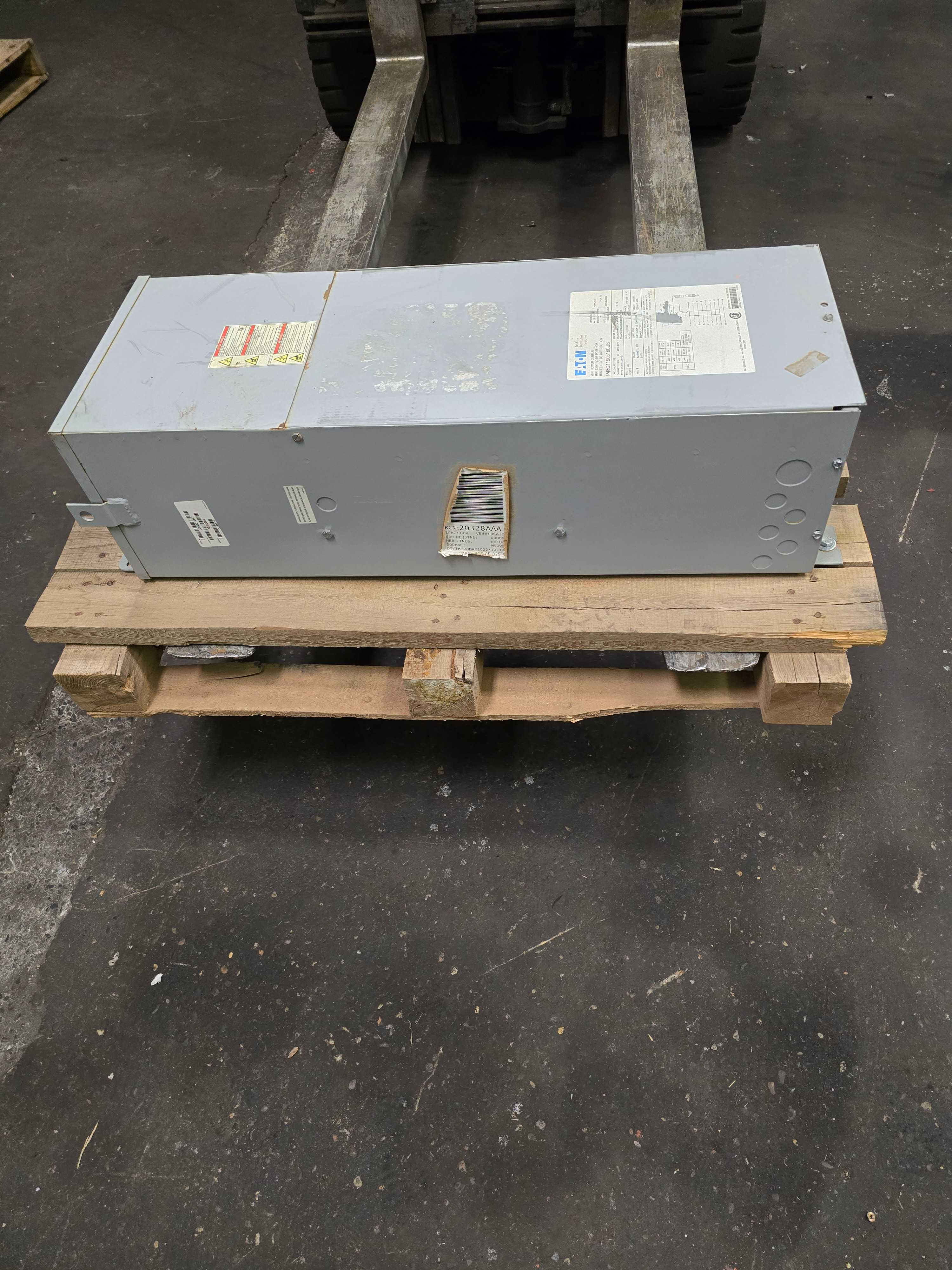 EATON P48G11S0318CUB MINI POWER CENTER TRANSFORMER/PANEL - POWER TRANSFORMERS