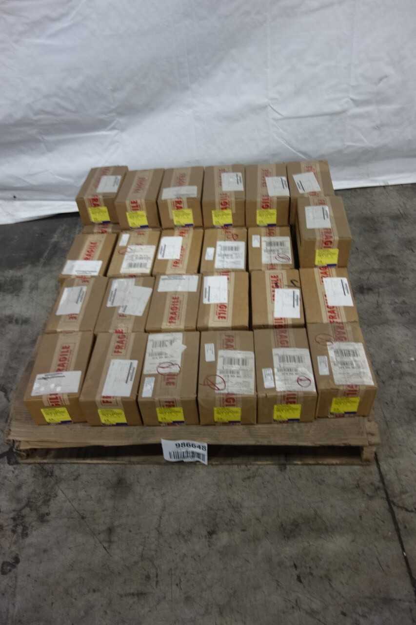 LOT OF 31 NEW IN BOX SQUARE D FHL2600MV MOLDED CASE SWITCHES - ELECTRICAL COMPONENTS