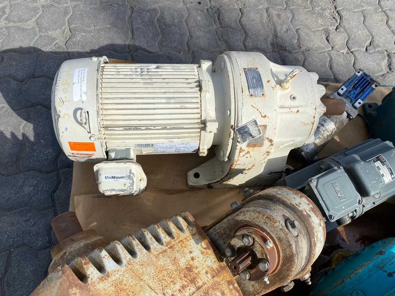 PALLET OF ASSORTED GEARS AND GEAR MOTORS - GEAR REDUCERS
